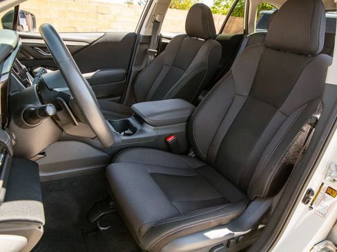Used 2025 Subaru Outback Premium AWD/4WD image 13