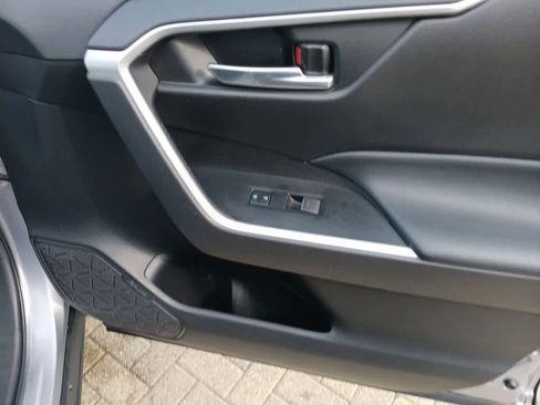 Used 2022 Toyota RAV4 XLE w/ Convenience Package image 28