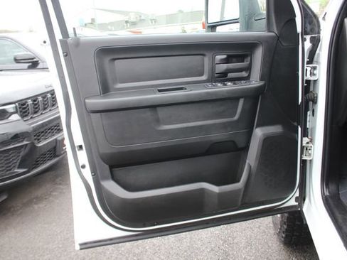 Used 2024 RAM 2500 Tradesman w/ Chrome Appearance Group AWD/4WD image 16