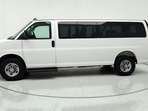 Used 2025 Chevrolet Express 3500 LT w/ LT Preferred Equipment Group RWD image 4