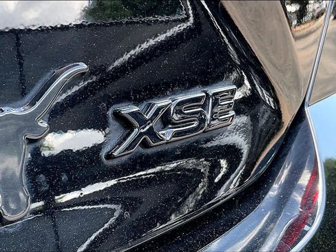 Used 2025 Toyota Camry XSE FWD image 10