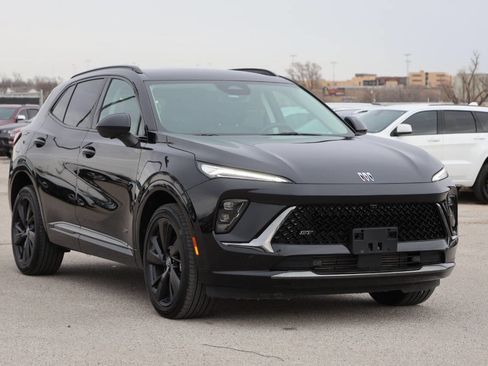 Used 2024 Buick Envision Sport Touring image 4