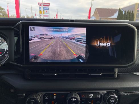 Used 2024 Jeep Gladiator Rubicon w/ Safety Group image 27