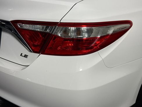 Used 2016 Toyota Camry LE FWD image 33