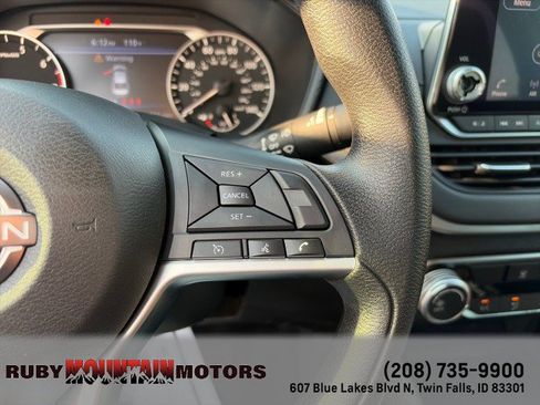 Used 2024 Nissan Altima 2.5 SV FWD image 16