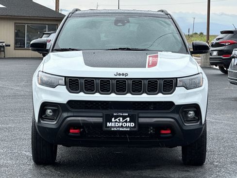Used 2025 Jeep Compass Trailhawk AWD/4WD image 9