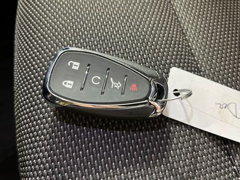 Used 2021 Chevrolet Traverse LT image 27