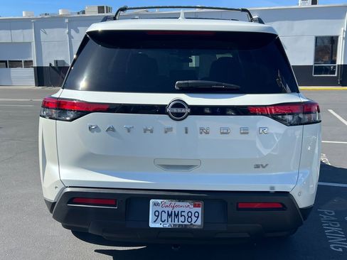 Used 2022 Nissan Pathfinder SV image 10