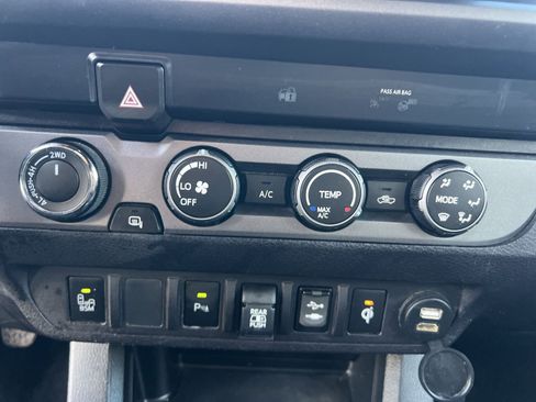 Used 2019 Toyota Tacoma SR image 19