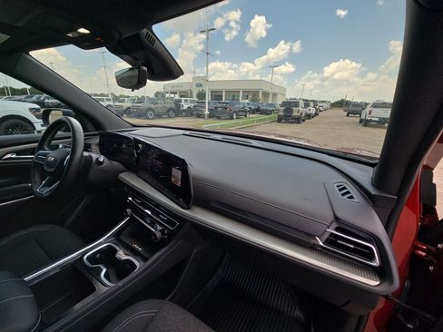 Used 2026 Chevrolet Traverse LT w/ Driver Confidence Package FWD image 33