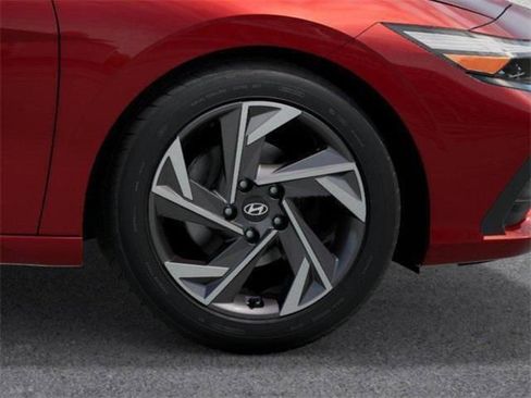Used 2025 Hyundai Elantra SEL image 10