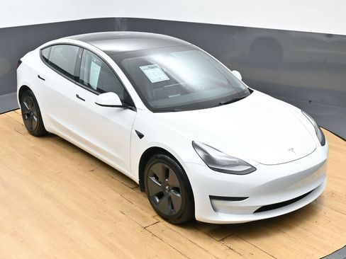 Used 2021 Tesla Model 3 Standard Range Plus RWD image 45