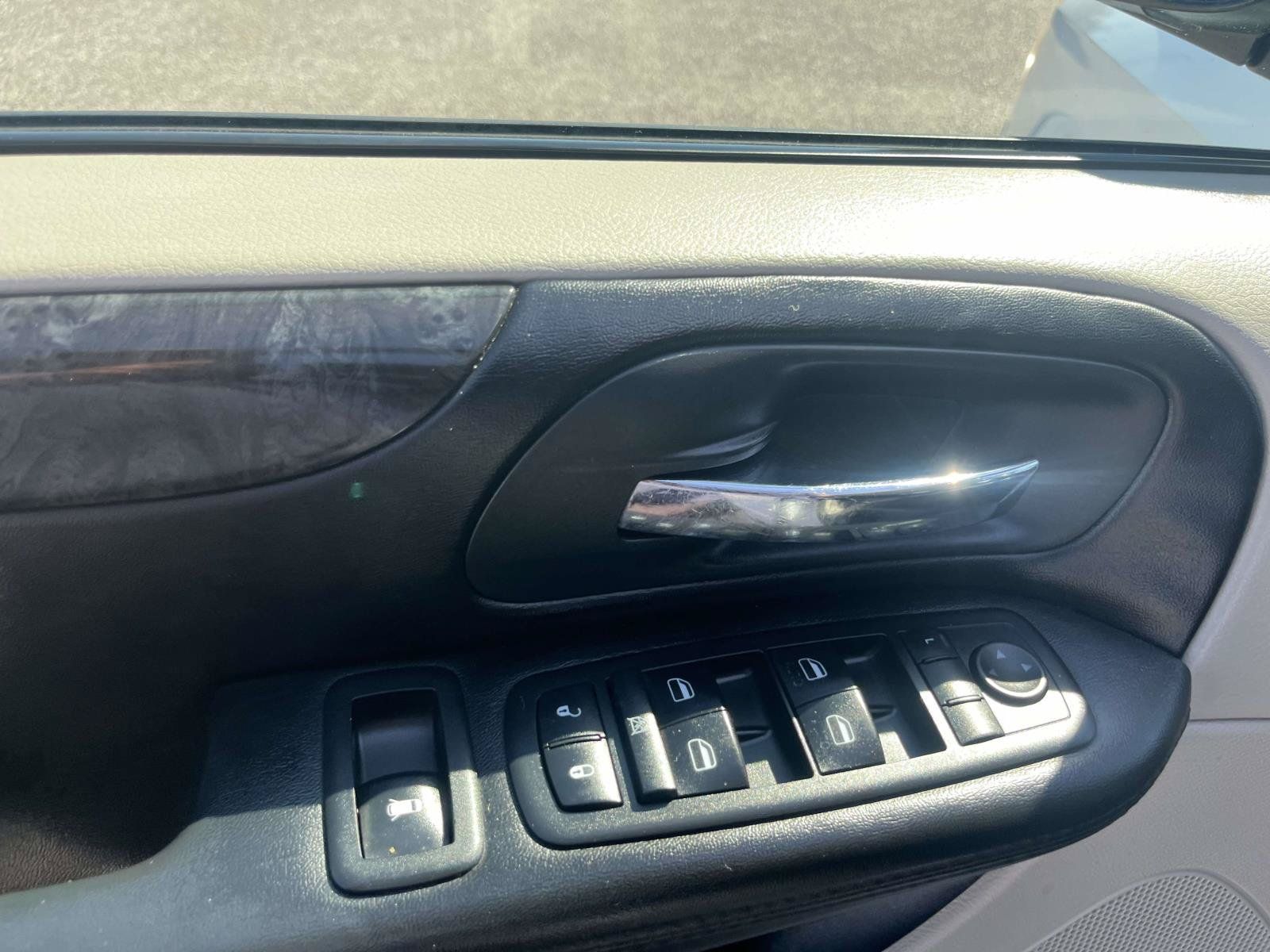 Used 2014 Dodge Grand Caravan SXT FWD image 14
