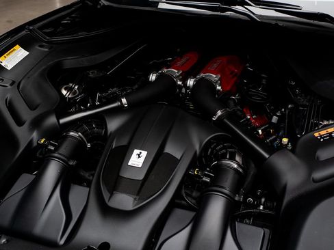 Used 2019 Ferrari Portofino RWD image 37