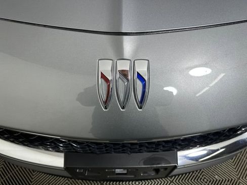 Used 2024 Buick Encore GX Sport Touring image 9