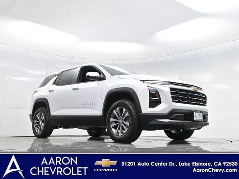 New 2026 Chevrolet Equinox LT image 2