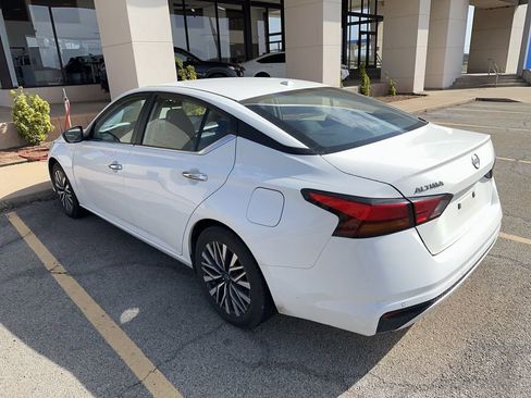 Used 2025 Nissan Altima 2.5 SV image 2