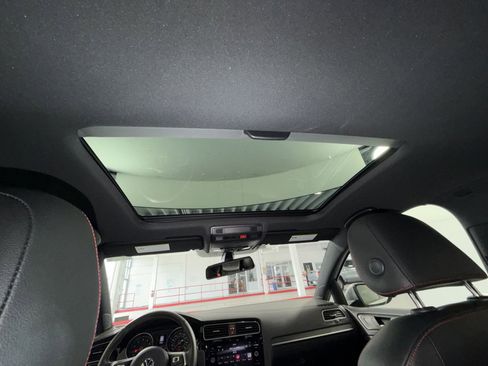 Used 2019 Volkswagen GTI SE image 23