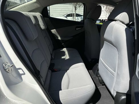 Used 2019 Toyota Yaris LE image 18