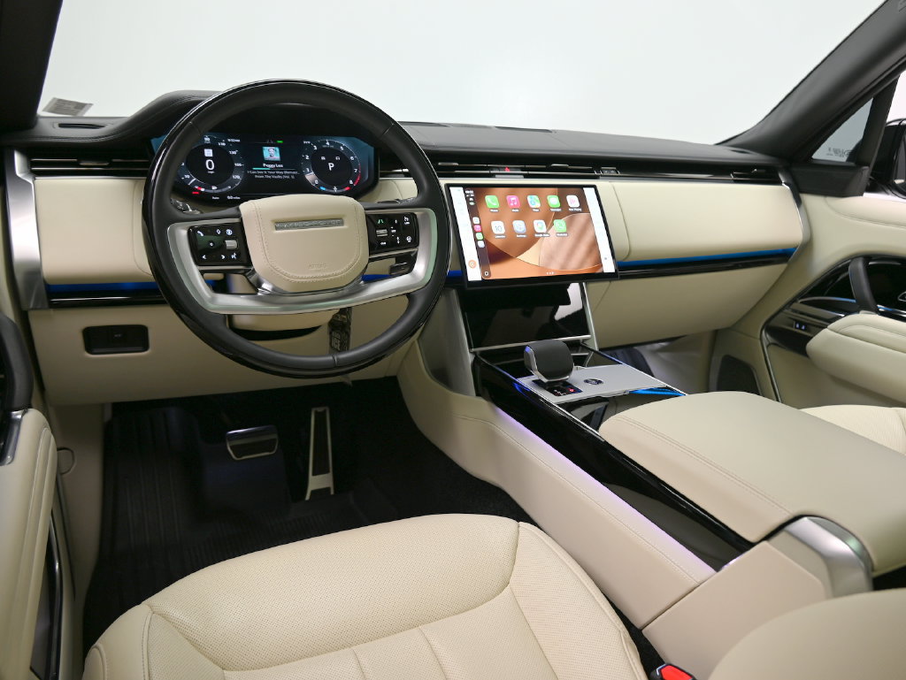 Used 2025 Land Rover Range Rover Long Wheelbase Autobiography AWD/4WD image 18
