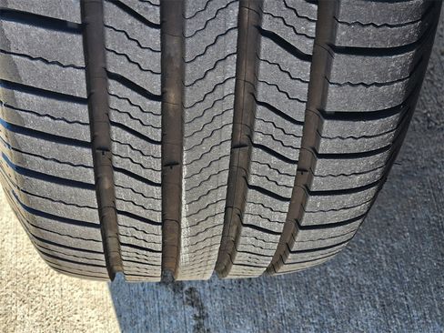 Used 2019 Toyota Highlander XLE image 11