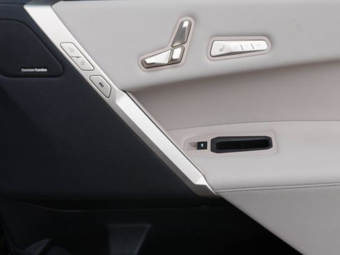 Used 2024 BMW iX xDrive50 w/ Sport Package image 32