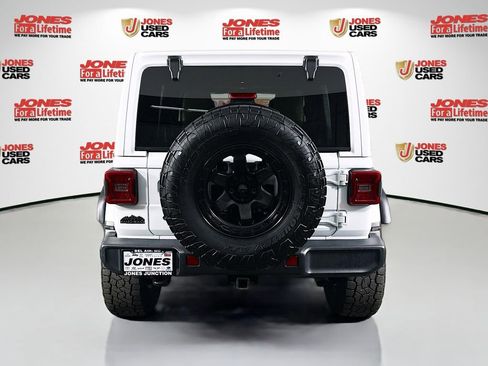 Used 2018 Jeep Wrangler Unlimited Sahara AWD/4WD image 14