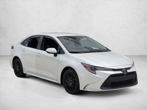 Used 2021 Toyota Corolla LE image 3