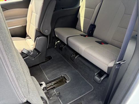 Used 2026 Chevrolet Traverse LT w/ Driver Confidence Package FWD image 15