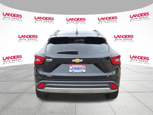 Used 2024 Chevrolet Trax LT w/ Driver Confidence Package FWD image 4