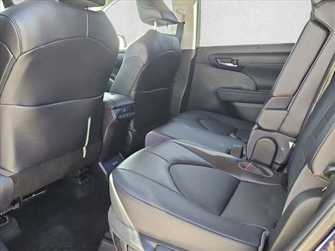 Used 2022 Toyota Highlander XLE image 20