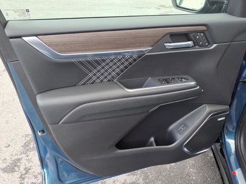 New 2026 GMC Acadia Denali w/ Super Cruise Package image 8