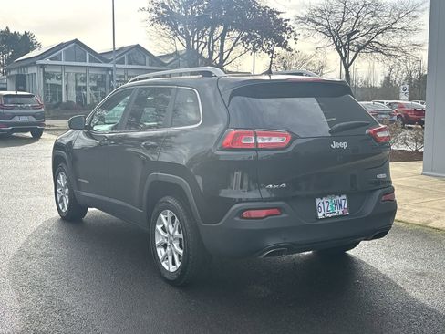 Certified 2017 Jeep Cherokee Latitude w/ Comfort/Convenience Group image 3