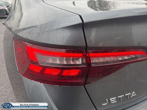 Used 2024 Volkswagen Jetta SE image 21