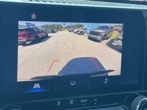 Used 2023 Chevrolet Colorado W/T w/ WT Convenience Package II RWD image 18