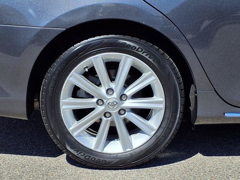 Used 2012 Toyota Camry XLE w/ Leather Pkg FWD image 7