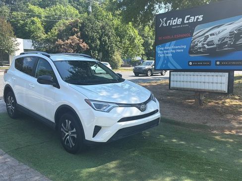 Used 2017 Toyota RAV4 LE AWD/4WD image 1