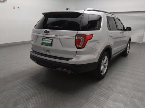 Used 2019 Ford Explorer XLT image 9