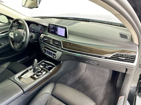 Used 2021 BMW 740i xDrive w/ Premium Package AWD/4WD image 30