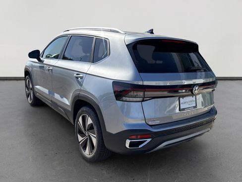 New 2026 Volkswagen Taos SE AWD/4WD image 4