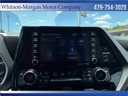 Used 2022 Toyota Highlander XLE AWD/4WD image 24