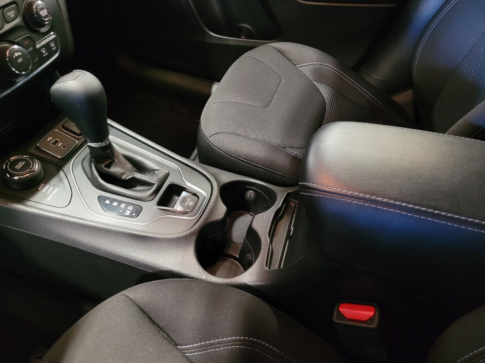 Used 2019 Jeep Cherokee Latitude w/ Popular Appearance Group AWD/4WD image 26