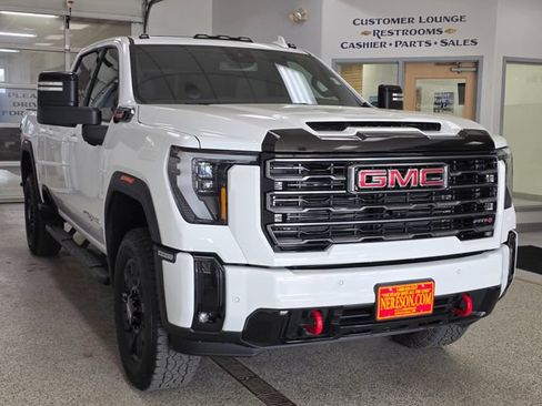 Used 2026 GMC Sierra 2500 AT4 AWD/4WD image 3
