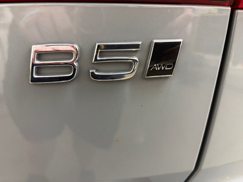 Certified 2024 Volvo XC60 B5 Ultimate w/ Protection Package Premier AWD/4WD image 34