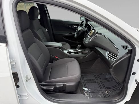 Used 2018 Chevrolet Malibu LT image 15