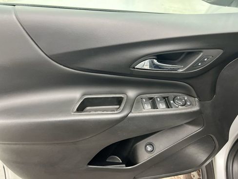 Used 2021 Chevrolet Equinox LT FWD image 20