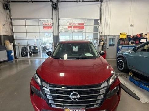 Used 2025 Nissan Rogue S AWD/4WD image 4