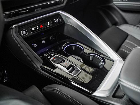 Certified 2025 Audi Q5 Premium w/ Premium Plus AWD/4WD image 15