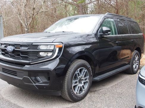 Certified 2025 Ford Expedition Active image 4