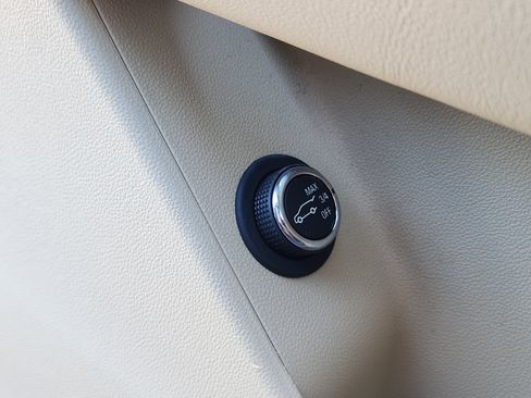 Used 2018 Cadillac XT5 Luxury w/ Driver Awareness Package FWD image 30